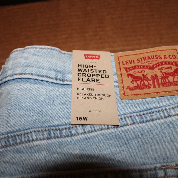 Levi’s High Waisted Crop Flare Jean - Picture 6 of 8